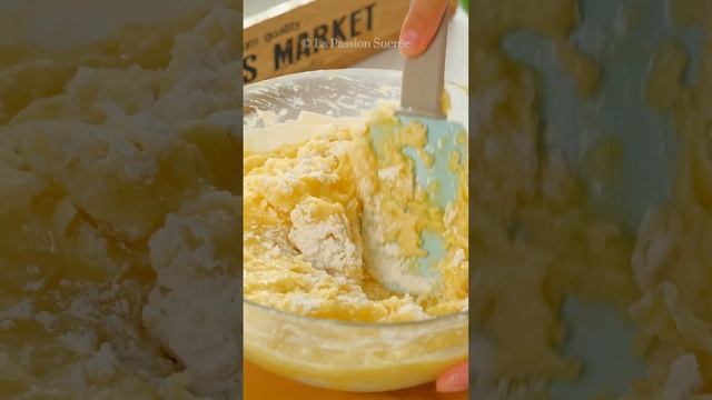 ‼️ Never buy muffin again after knowing this recipe! | Mix and Bake for a Crispy Crumble Top смотреть онлайн