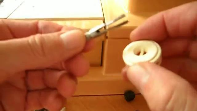 владельцам старых Зингеров - почему (вдруг) перестал работать натяжитель верхней нити? смотреть онлайн