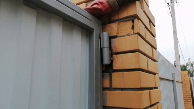 сварка оторвавшейся петли на воротах #сваркапетли #сантимшва #сваркаэлектродом #сваркаметалла смотреть онлайн