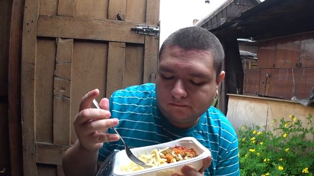 Обед возле туалета Рестория лапша с курицей в соусе хойсин смотреть онлайн