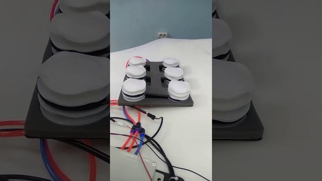 Пневматический массаж в спинку автомобильного сидения с функцией поясничной подкачки . смотреть онлайн