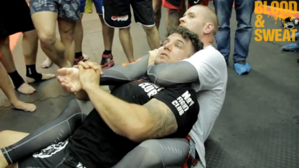 Фрэнк Мир. Защита от удушения со спины Frank Mir. Rear naked choke escape смотреть онлайн
