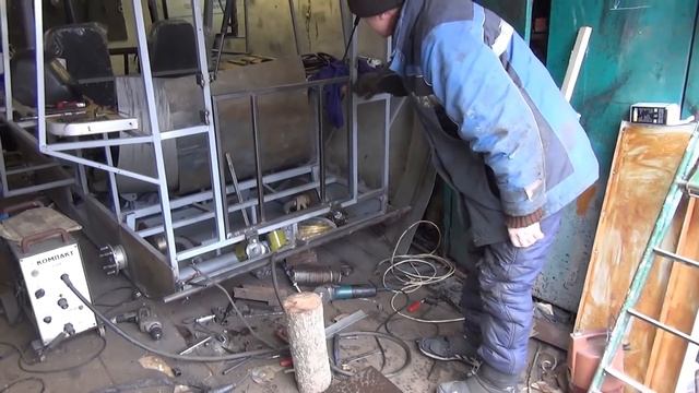 В гости к деду Валентину с подарками смотреть онлайн