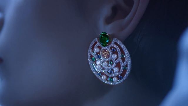 The Folklore Earrings from the LE PARIS RUSSE DE CHANEL Collection – CHANEL High Jewelry смотреть онлайн