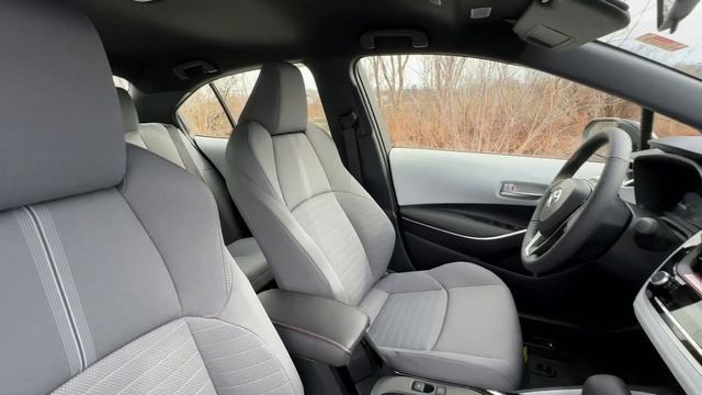 The 2024 Toyota Corolla Hybrid SE AWD - (what spending more gets you) смотреть онлайн