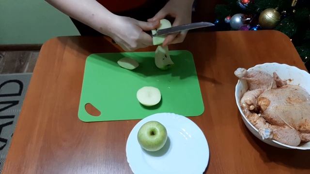 Курица с яблоками в медовом маринаде. смотреть онлайн