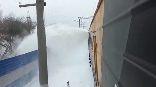Уборка снега на ж/д путях смотреть онлайн