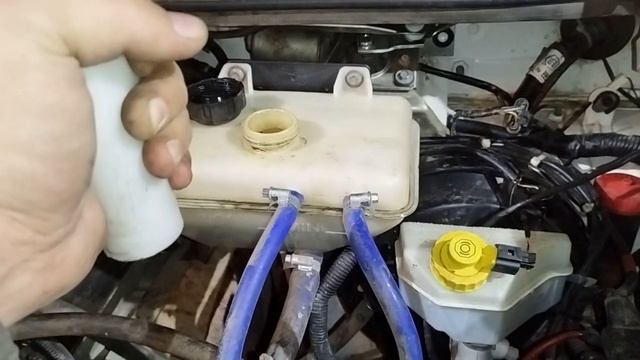 УАЗ Патриот выкидывает антифриз из под пробки бачка. смотреть онлайн