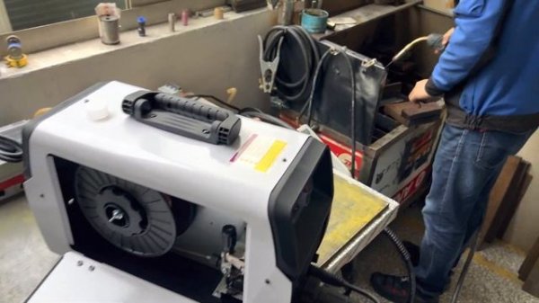 Demonstration and operation of ANDELI MCT-416 LED MIG welding