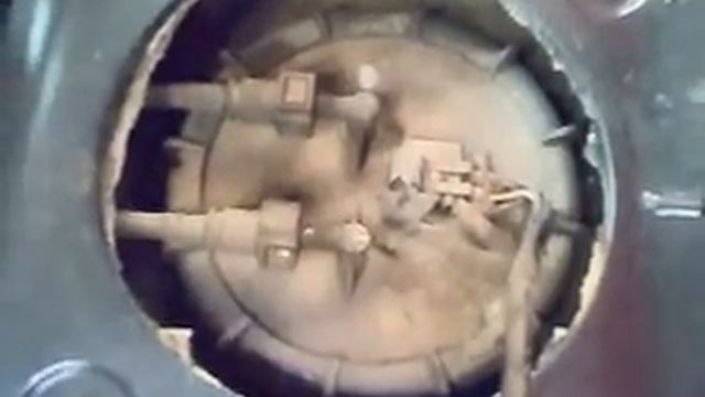 Cambiando la pila de la bomba del Ford Fiesta 1era parte смотреть онлайн