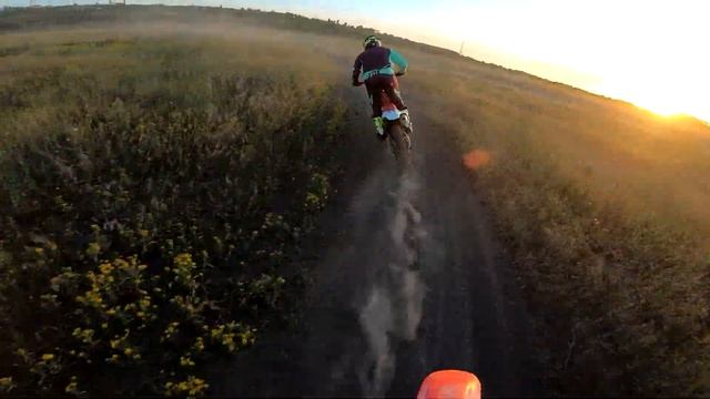 HONDA CR 250 vs KTM 525 / Enduro Novochek смотреть онлайн