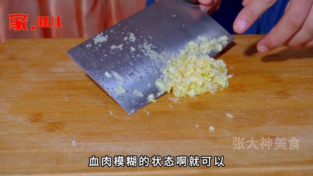 揭秘小師傅招牌菜，紫蘇炒黃瓜，日賣1000斤，自稱黃瓜大王，佩服【張大神美食】#紫蘇炒黃瓜 #黃瓜 #cucumber смотреть онлайн