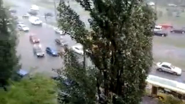 Киев, ул.Братиславская. Ливень 03.06.2013г. смотреть онлайн