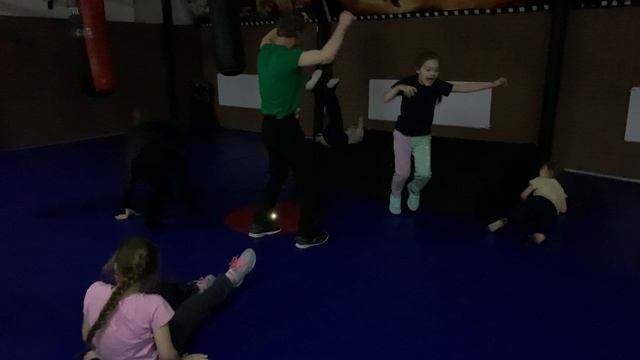 И чего дети так напугались? смотреть онлайн