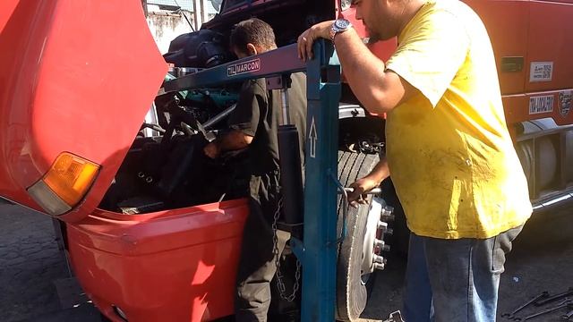 Volvo Nh 12 D12C 380 Retirada De Caixa Direção E Bomba Hidráulica Para Revisão