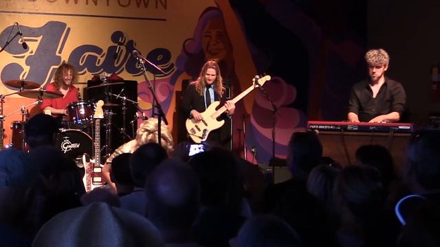 Samantha Fish - "Somebody's Always Trying" - Street Faire, Louisville, CO - 7/13/18 смотреть онлайн