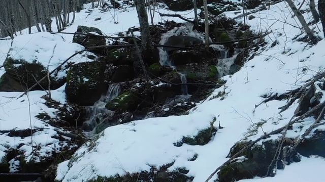 Звуки природы. Зимний водоскат. Для релаксации, сна и медитации. 1 час. смотреть онлайн