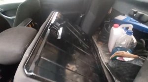 Как снять заднее сиденье и спинку Форд Фокус 1 - How to remove the rear seat of Ford Focus 1
