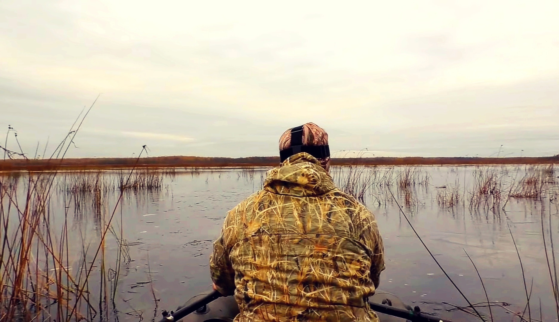 ПРИЕХАЛ НА ОХОТУ А ОЗЕРО ЗАМЁРЗЛО.ОХОТА НА УТКУ С ЧУЧЕЛАМИ. смотреть онлайн