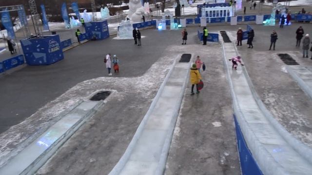 Фестиваль Снег и лед в Москве 2023 в парке Искусств Музеон. Ледяные скульптуры и большие горки. смотреть онлайн