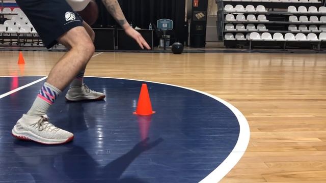 ОБУЧЕНИЕ ДРИБЛИНГУ.SAINT TUTORIAL.КРОССОВЕР ПОД НОГОЙ НА МЕСТЕ смотреть онлайн