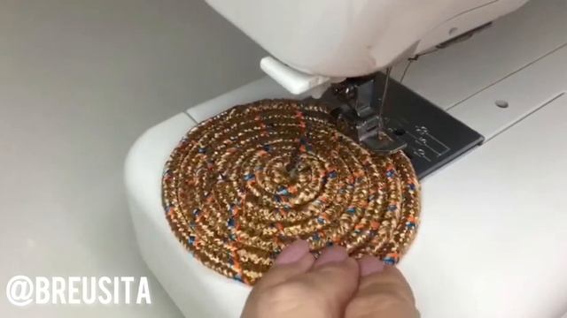 Плейсмат.Салфетка сервировочная из верёвки на машинке своими руками.салфетка под горячее. Декор кух смотреть онлайн