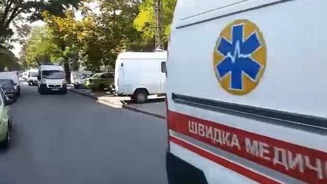 Раненных бойцов везут в одесский госпиталь смотреть онлайн