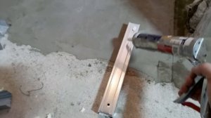 Как закрепить профиля  на плохую стяжку