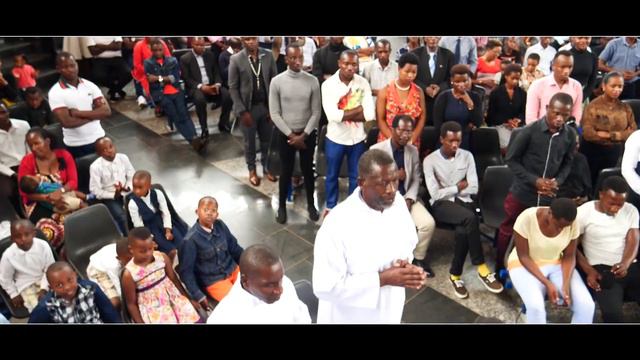 St Kizito MIHIGO with Inyange za Maria choir in the song "Yezu Ngufitiye Inyota" by A. Walter смотреть онлайн