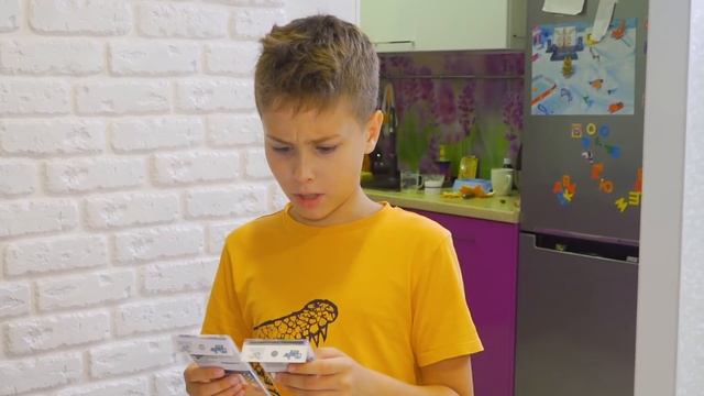 Полина ИСПОРТИЛА проект AMONG US в реальной жизни Почему ей нельзя 3Doodler Start смотреть онлайн