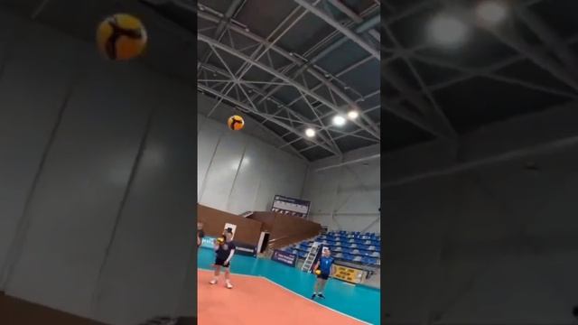Волейбольная разминка, полная игра - на канале смотреть онлайн