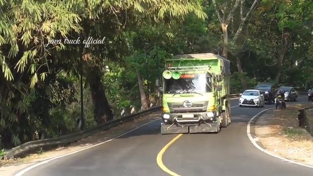 TRAILER DOLLY UD NISAN NANJAK PELAN BELOK MENUTUPIJALAN SEMUA& 3 TRAILER HINO BAWA PRETELAN CRANE смотреть онлайн