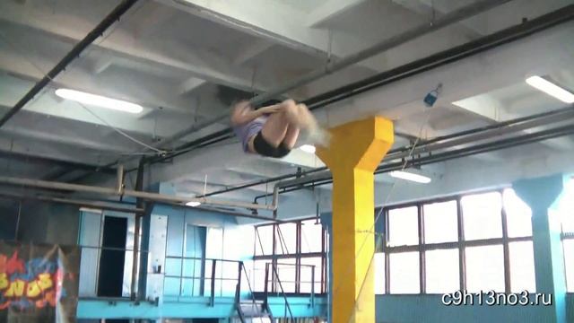 Двойное заднее сальто на батуте смотреть онлайн