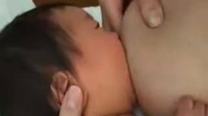 Хорошее сосание груди