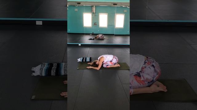 Yoga flow with Dana Evans смотреть онлайн