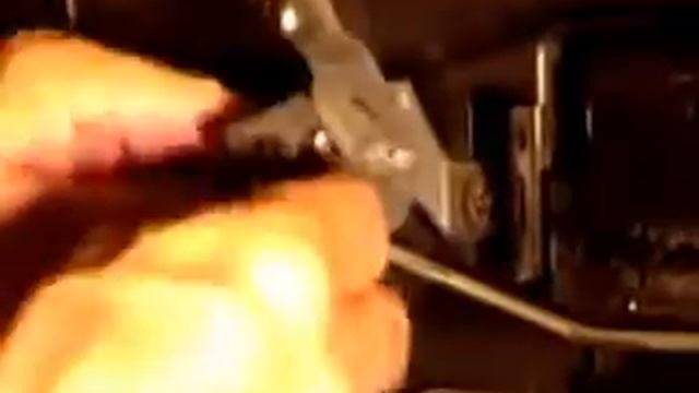 Устранение люфта у ручки открывания передней двери Mercedes W126-500 SEL.