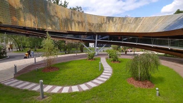 Ландшафтный аттракцион «Лента Мебиуса» на территории ВДНХ смотреть онлайн