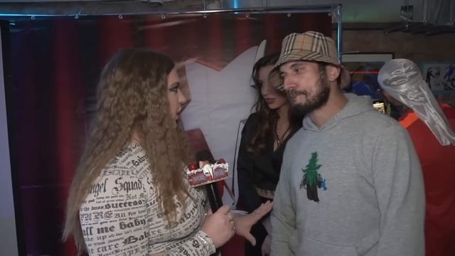 ПАША ТЕХНИК СОРВАЛ ИНТЕРВЬЮ! СКАНДАЛ/ РЭПЕР ДОСТАЛ СВОЕ ДОСТОИНСТВО И ПРЕДЛОЖИЛ ЖУРНАЛИСТУ ЕМУ... смотреть онлайн