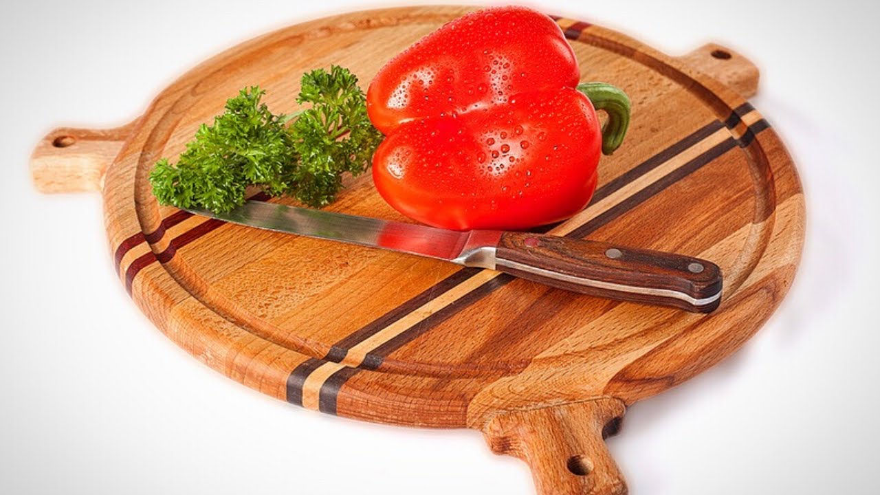 ИЗГОТОВЛЕНИЕ КРУГЛОЙ РАЗДЕЛОЧНОЙ ДОСКИ С ТРЕМЯ РУЧКАМИ смотреть онлайн