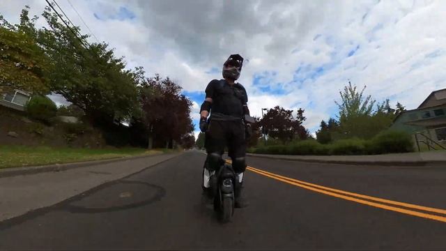 Cruising Around the Neighborhood on the Inmotion V11 смотреть онлайн