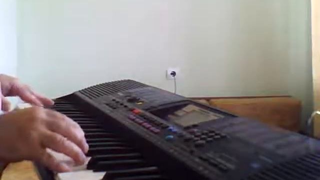 Бродячие артисты...Сыграна на синтезаторе: Yamaha psr-220... смотреть онлайн