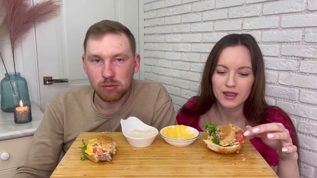 МУКБАНГ БУРГЕРЫ ДОМАШНИЕ НАГГЕТСЫ MUKBANG BURGERS ответы на вопросы смотреть онлайн