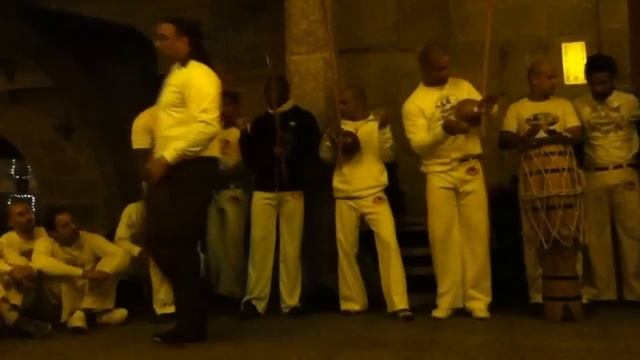Roda de Angola - Abadá Capoeira Jogos europeus 2012 - Guimarães, Portugal смотреть онлайн