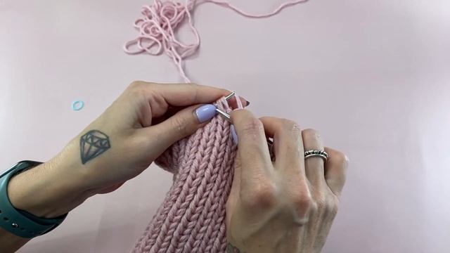 Шапка с простой макушкой в две нити - подробный видеоурок для начинающих смотреть онлайн