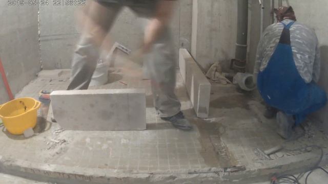 Ещё одним шиферным санузлом меньше - переделка сантехкабины в Митино смотреть онлайн