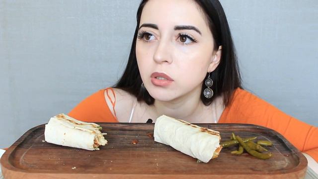 2 ШАУРМЫ ЗА РАЗ / MUKBANG asmr Ayka Emilly смотреть онлайн