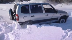 Шеви-нива  на цепях. (без блокировок)