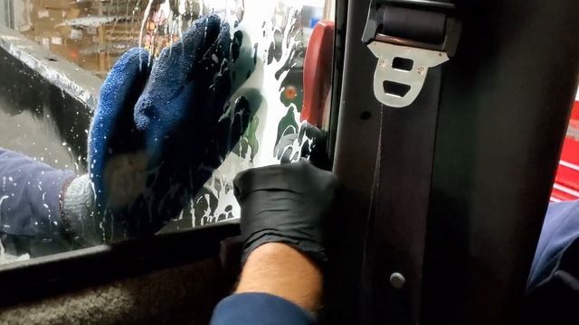 Replacing an OBS Ford rear window | 1996 F350 Crew Cab 7.3 Powerstroke rear window replacement смотреть онлайн