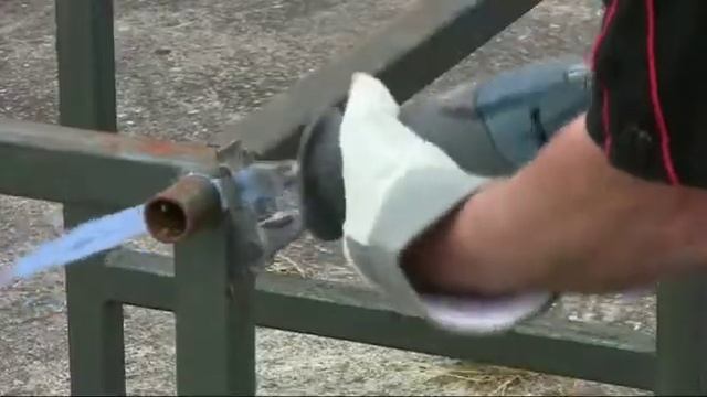 Bosch GSA 1100 E Professional Sabre Saw смотреть онлайн