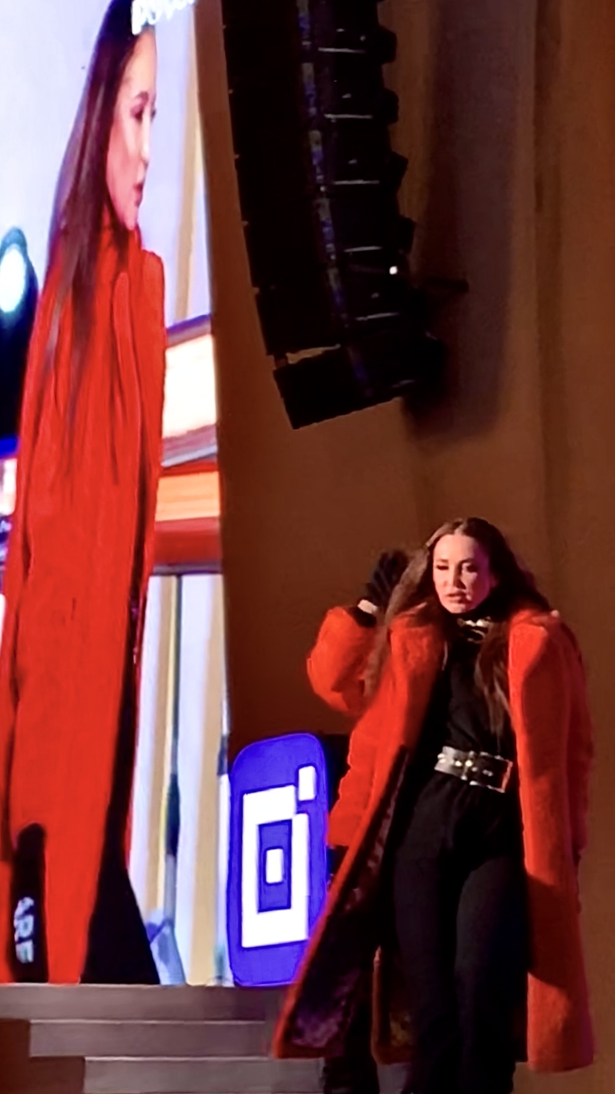 Ольга Бузова зажигает в сильный мороз!!! смотреть онлайн